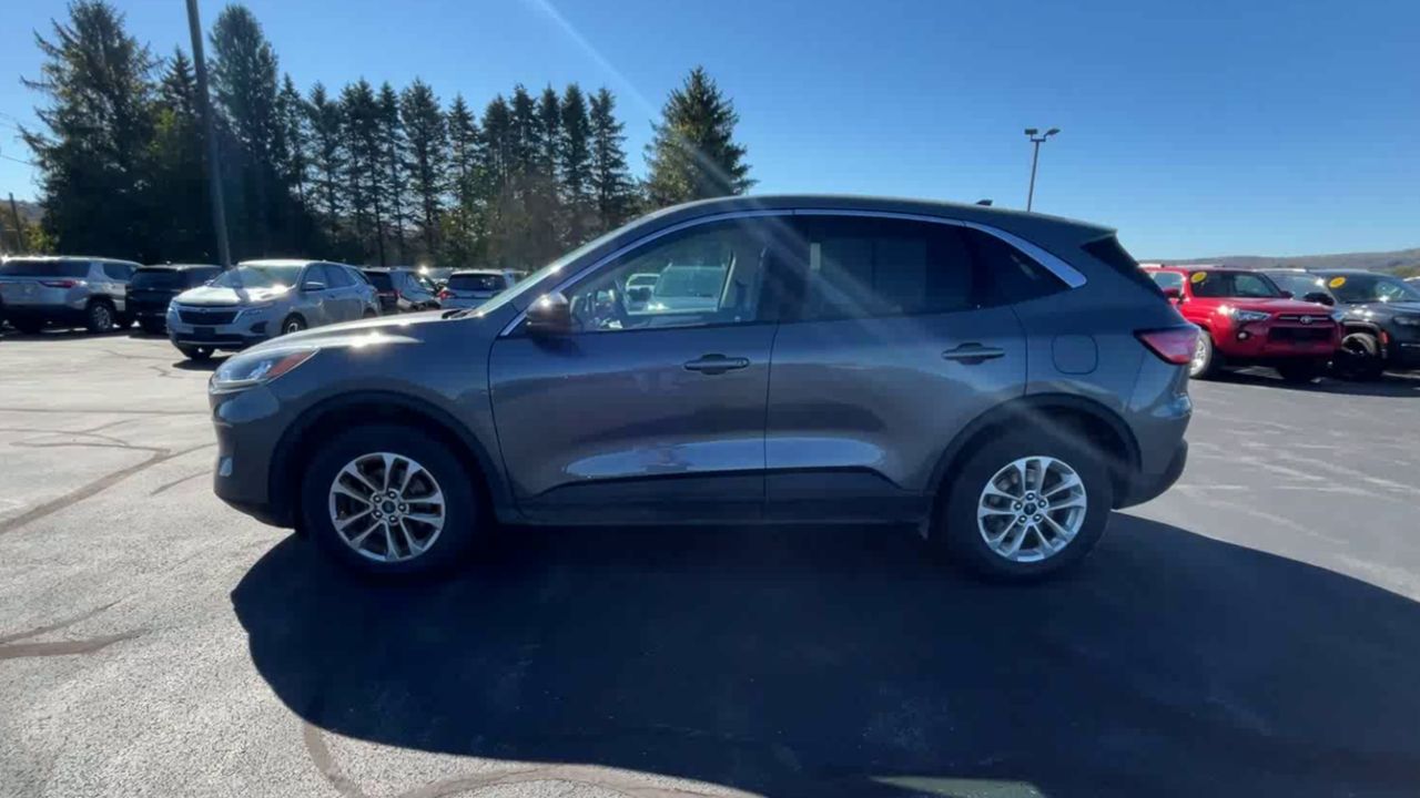 2021 Ford ESCAPE SE Base