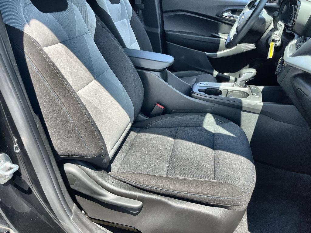 2024 Chevrolet Trax LS - Photo 25
