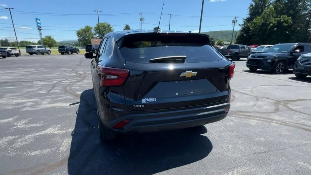2024 Chevrolet Trax LS - Photo 7