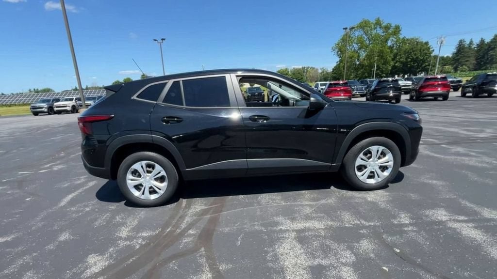 2024 Chevrolet Trax LS - Photo 9
